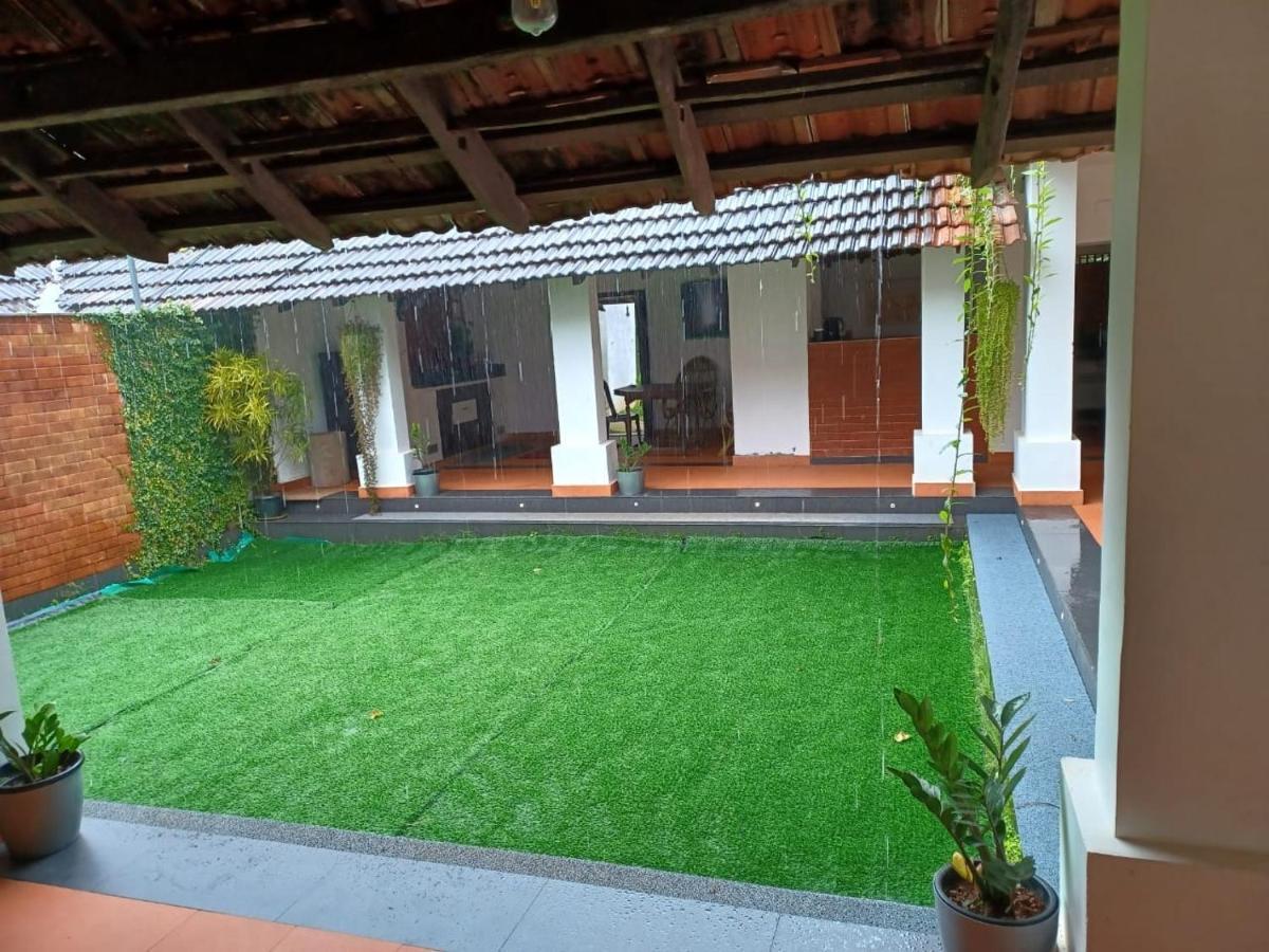 Kayyalas Courtyard Thrissur Екстериор снимка