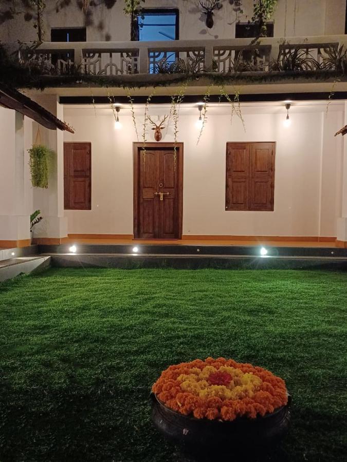 Kayyalas Courtyard Thrissur Екстериор снимка