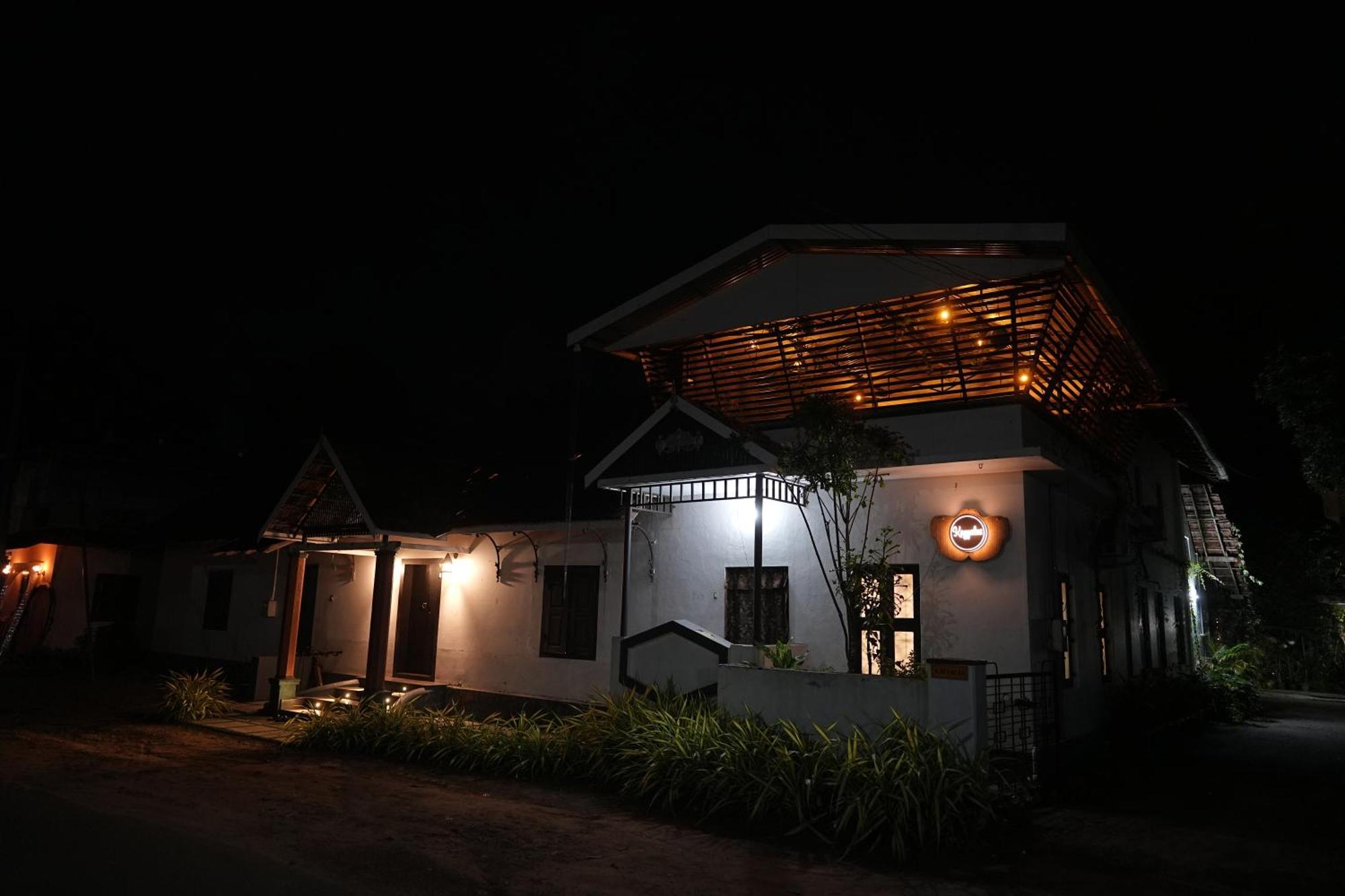 Kayyalas Courtyard Thrissur Екстериор снимка